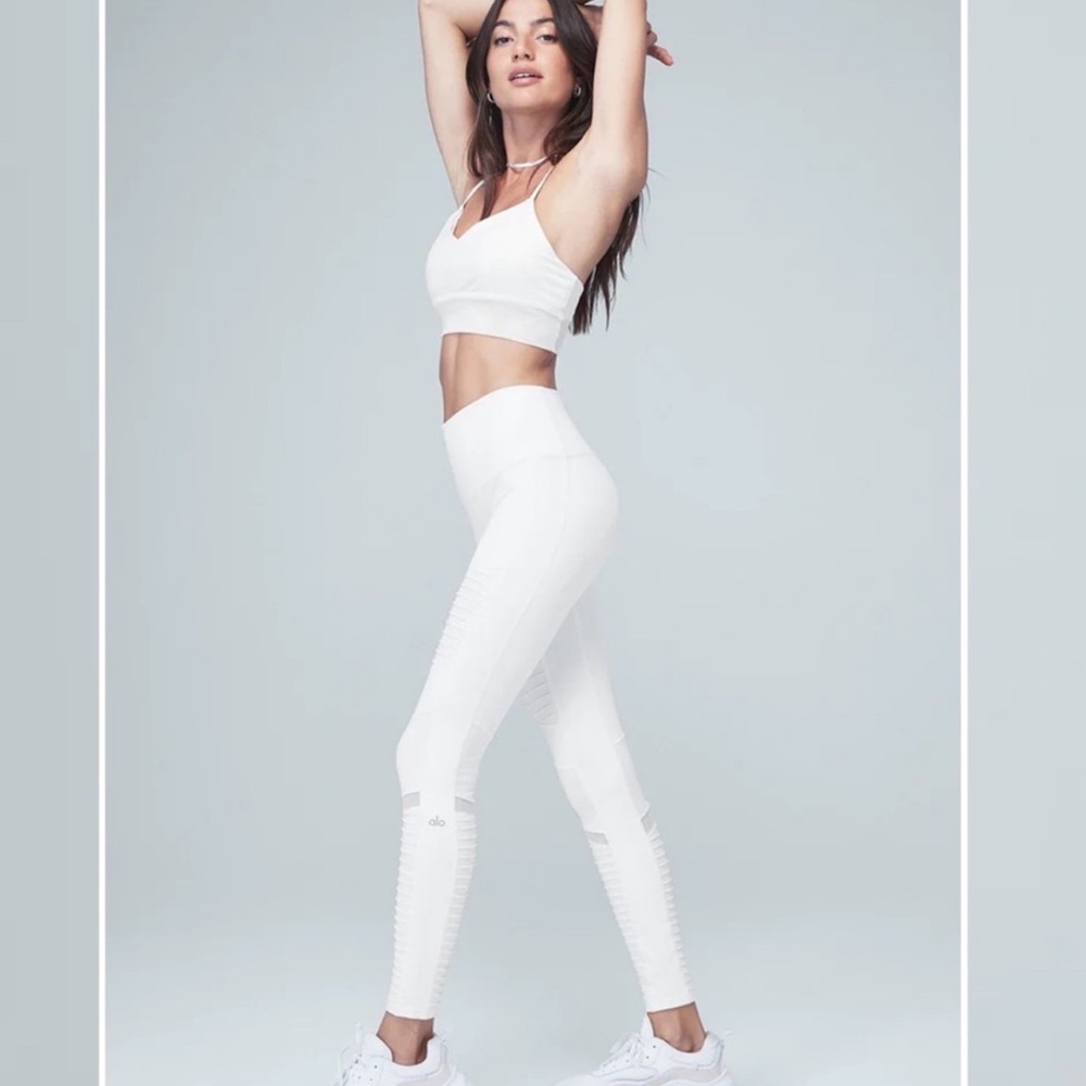 Alo Yoga High-Waist Moto Legging in White. Size XS - Picture 2 of 8